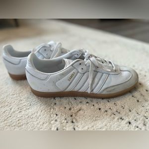 White and rose gumshoe sole samba, size 9